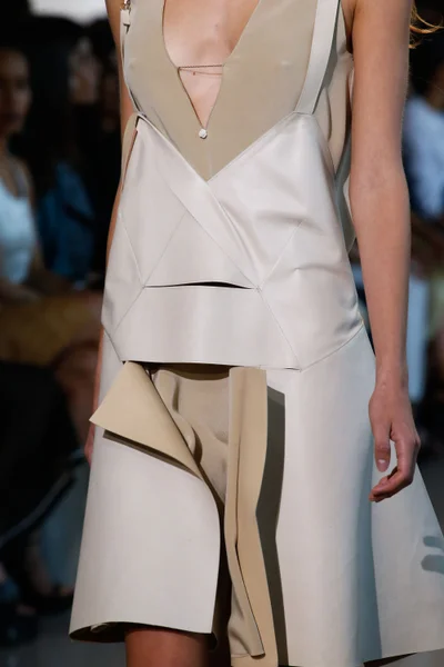 Look 19